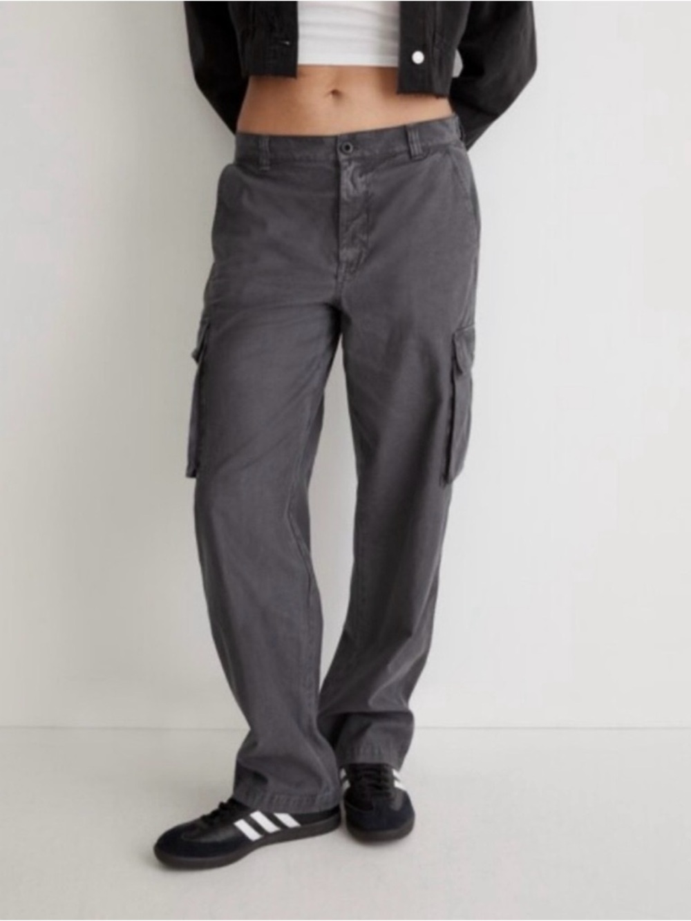 Madewell Low Slung Relaxed Cargo Pants in Charcoal Gray